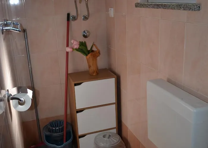 Little Escape * Pula